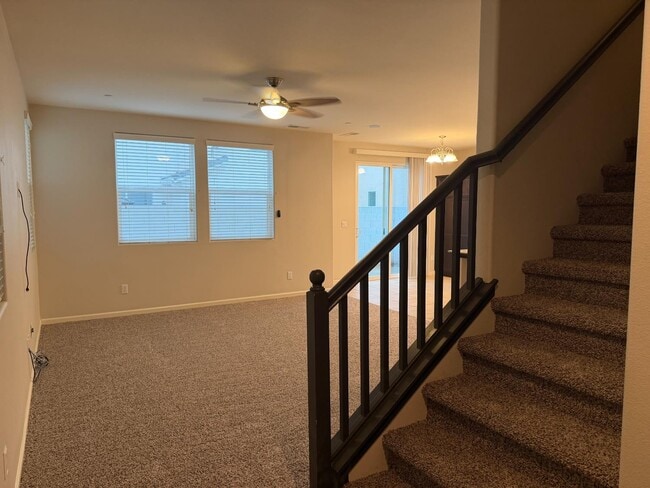 Photo - 3569 Magnificent Way