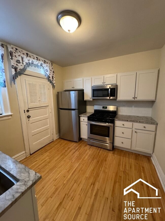 Photo - 2221 W Arthur Ave Unit 3