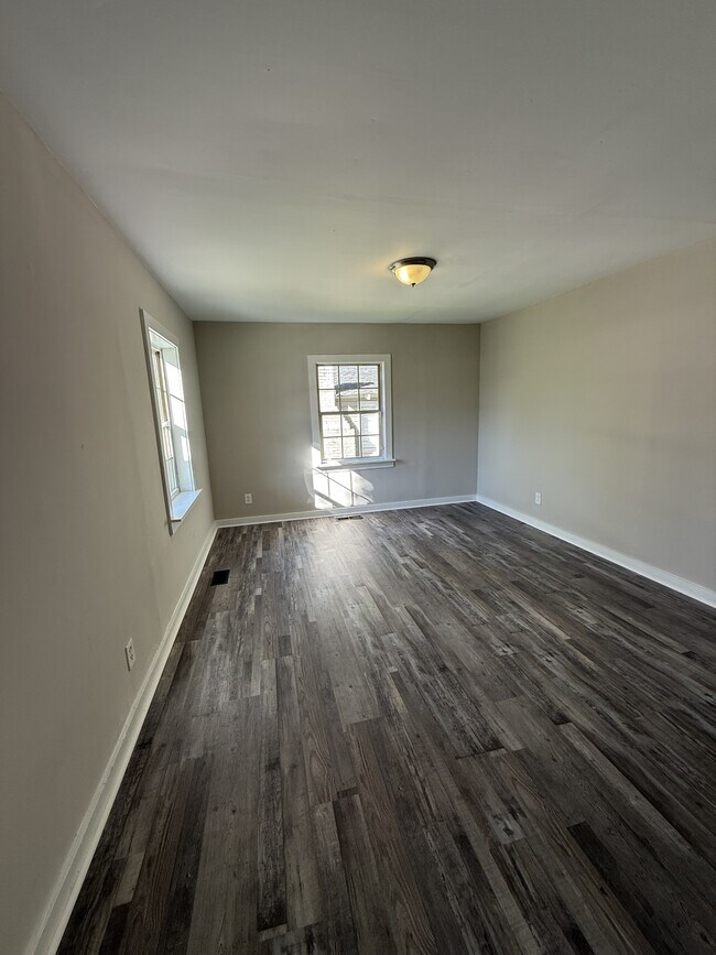 923 Woodward Rd