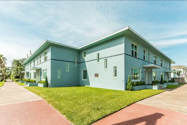 Building Photo - 2428 Bernardo De Galvez Ave Rental
