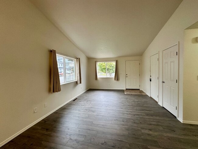 Photo - Large Updated Three Bedroom Duplex in Sout... Unidad 1875