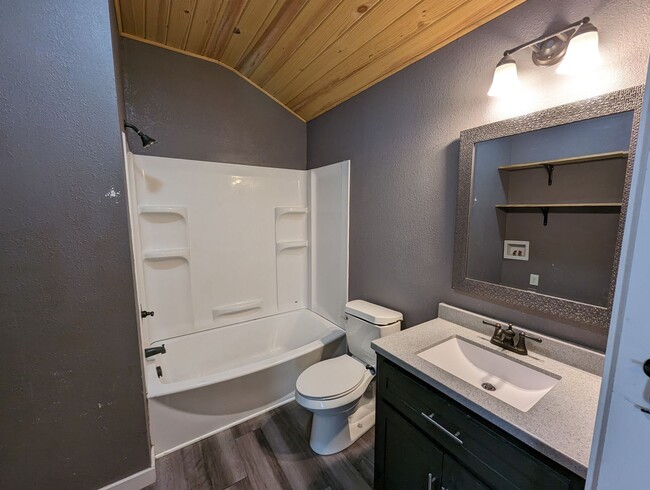 Photo - 1 Bedroom/1 Bathroom Tiny Home Cottage in Sulphur Rock WASHER/DRYER to be maintained by tenant