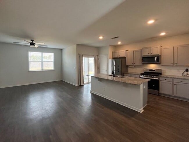 Photo - Stunning, Pet Friendly Home!