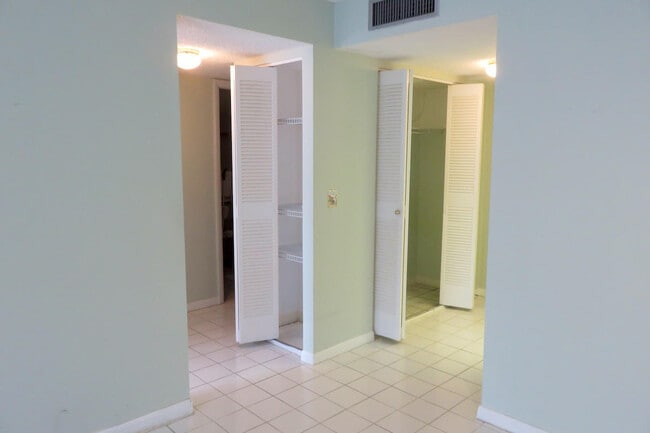 Photo - 470 Executive Center Dr Unit 2k
