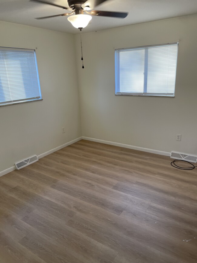 Photo - 330 Diane St