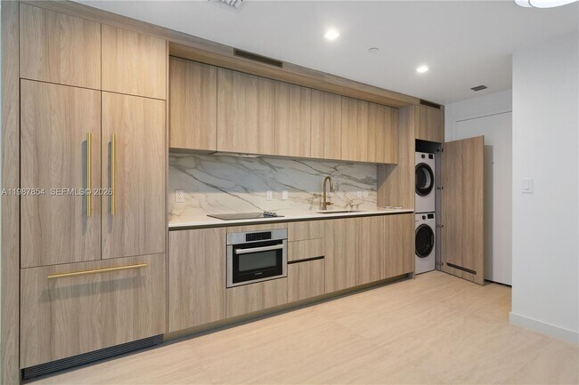 Photo - 77 SE 5th St Unidad 1808