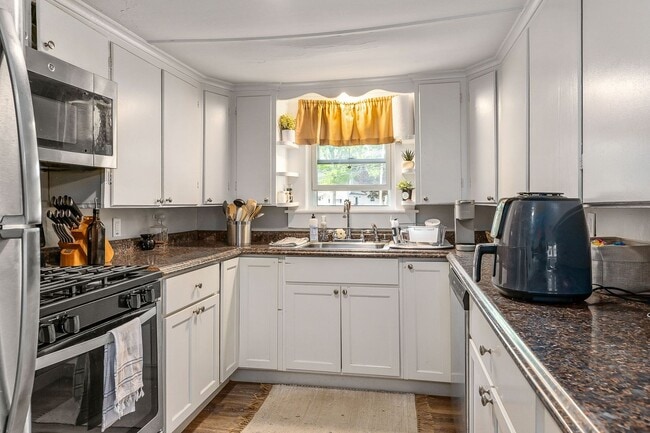 Building Photo - 3 Dodge St