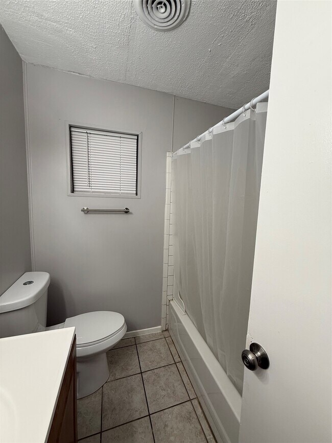 Photo - 5519 Mendota Ln