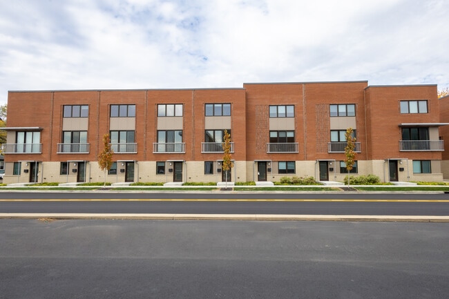 Building Photo - 810 7th St