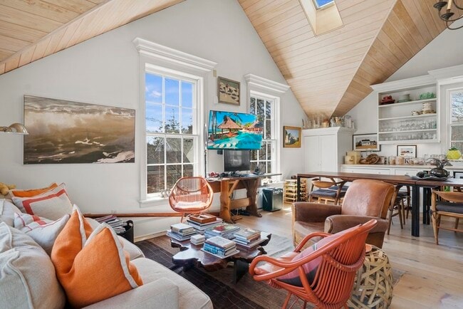 Photo - 2 Kite Hill Ln