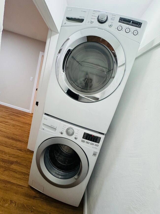 Photo - 49 Lawrence St Unidad Apartment #2