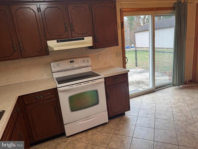 Building Photo - 60 Edgelea Dr