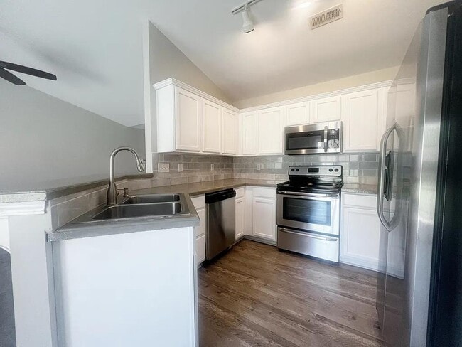 Photo - 113 Garfield Ln