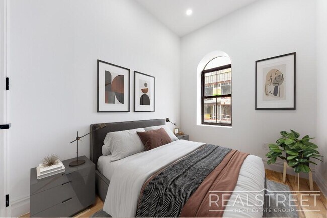 Photo - STUNNING TRUE 4 BED 2 BATH IN PRIME BUSHWICK TOWNHOUSE Unit 2
