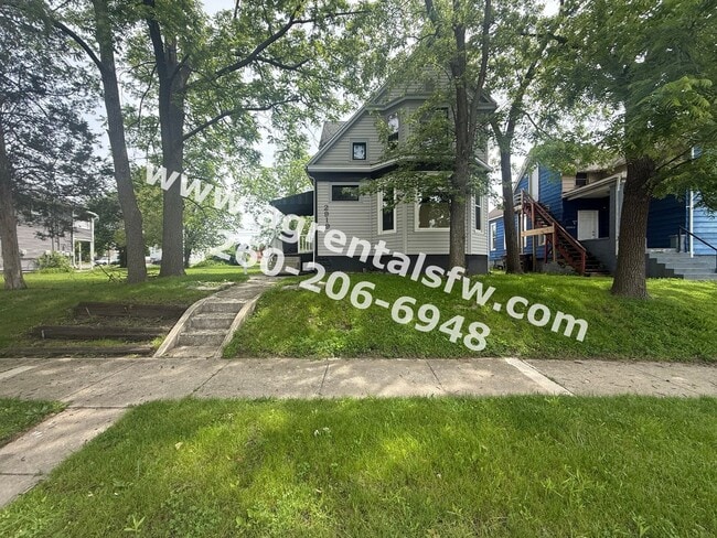 Building Photo - 2919 S Harrison St Unit 2921 Harrison St