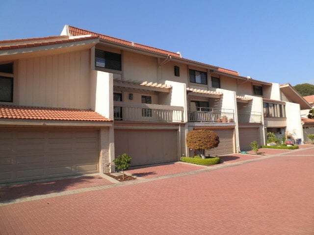 Building Photo - Live the East Beach Lifestyle – Townhome with Pool Access Unit B