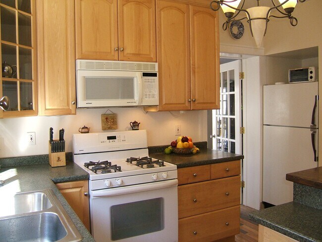 2930 N Melvina Ave Unit 1