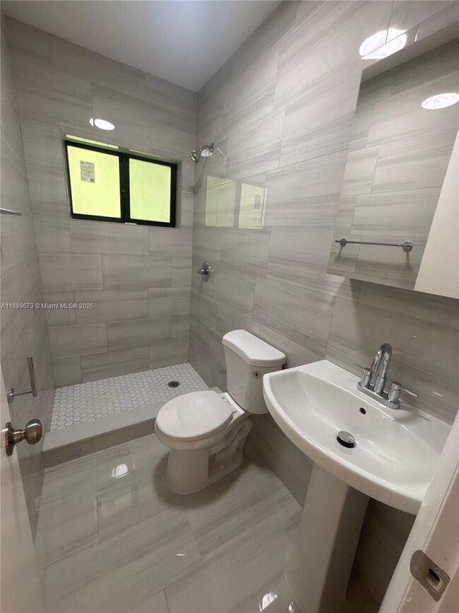 Photo - 671 SW 7th St Unit 6