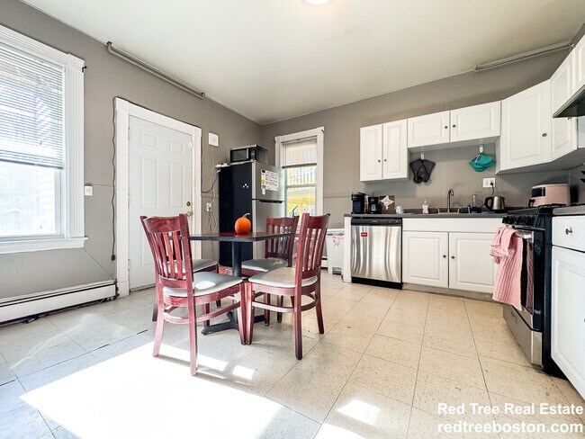 Photo - 168 Hillside St