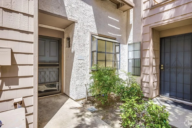 Building Photo - 26701 Quail Creek Unit APT 7