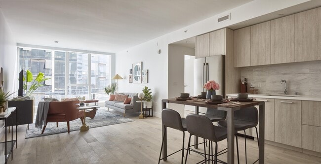 Photo - 188 West St. James Unidad 10401