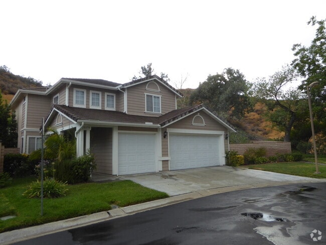 Building Photo - Spacious 3-Bedroom Home with Community Poo...
