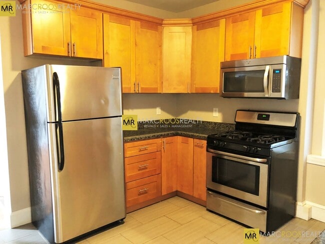 Photo - 241 Maverick St Unit 2