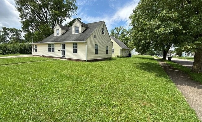 Building Photo - 2019 Fairport Ave