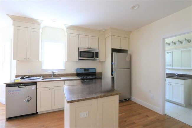 Building Photo - 220 Massachusetts Ave Unit 4