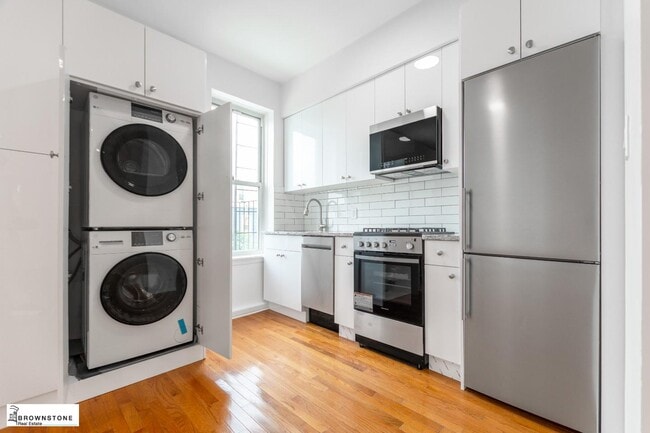 Photo - Greenwood: Renovated Top-Floor 1-Bedroom with Den, Dishwasher, and Laundry