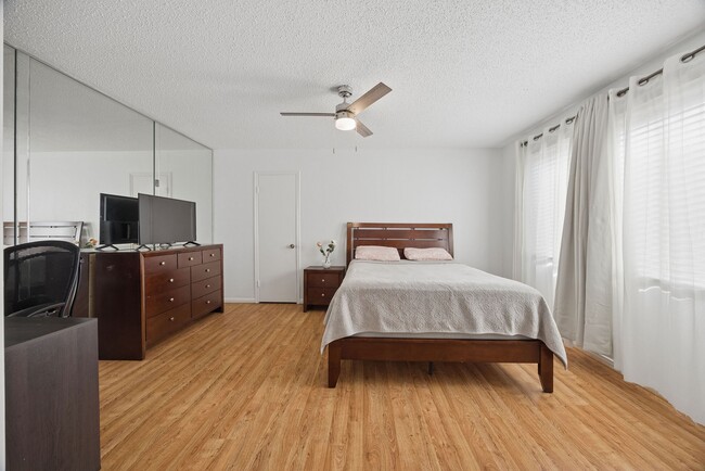 Building Photo - 6456 Bayou Glen Rd