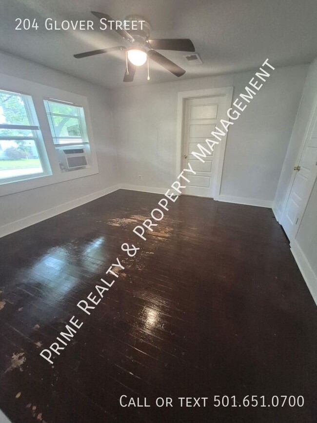 Photo - 204 Glover St