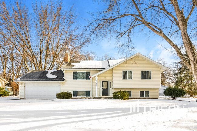 Building Photo - 6580 E Fish Lake Rd Rental