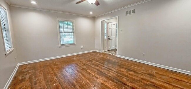 Photo - 724 Center Dr