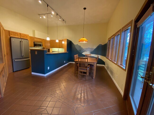 Photo - 530 NW Hot Springs Alameda Rd