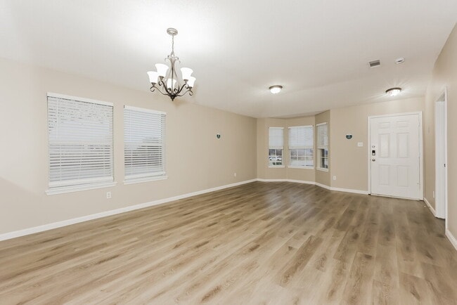 Photo - 1000 Chatham Ln