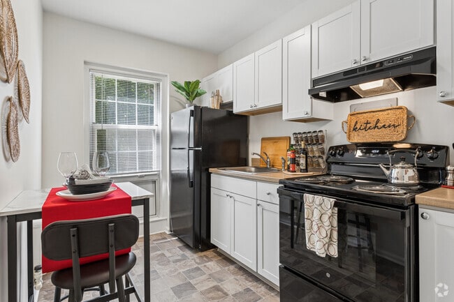 Bluebird 1BR, 1BA - 590SF - Kitchen