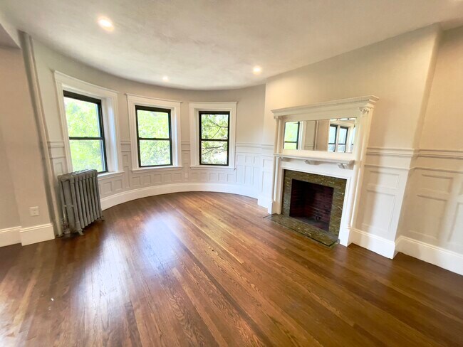 Sala de estar - 1857 Beacon St Unidad 2F