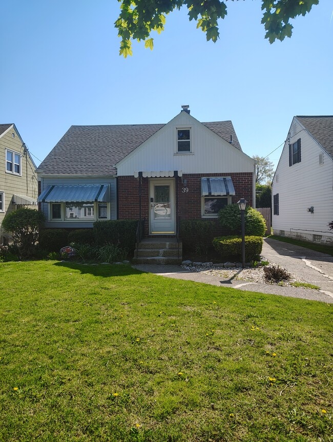 Photo - 39 Manning Rd House