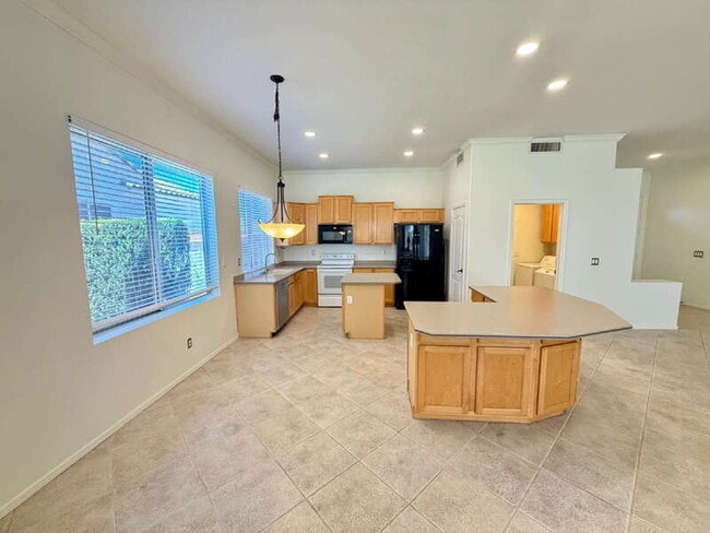 Photo - 885 W Aloe Pl