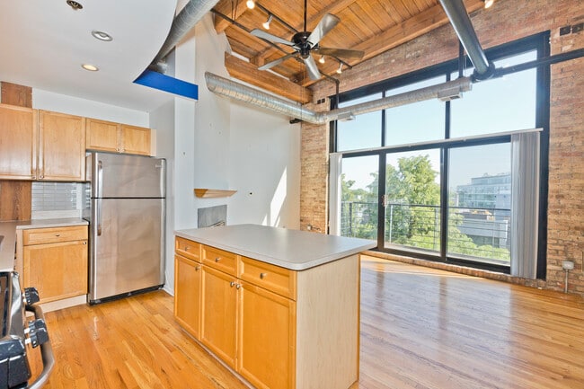 Photo - 2210 W Wabansia Ave Condo Unit 403