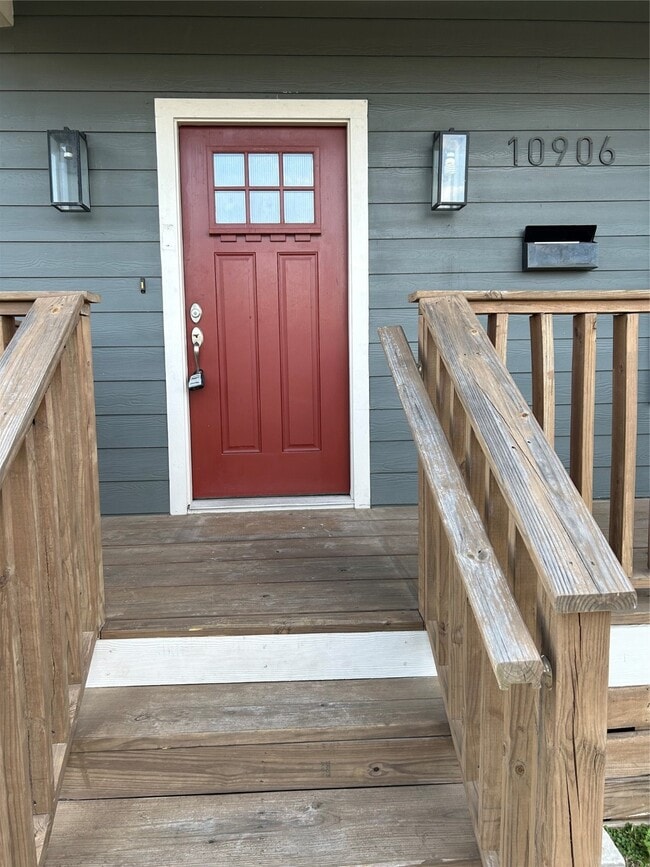 Photo - 10906 Southview St