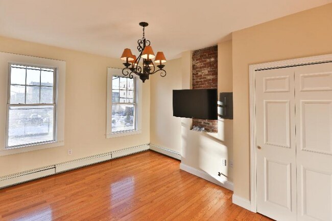 Photo - 82 Bremen St Unidad 2