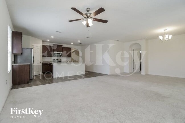 Photo - 893 Taluga Ave SE