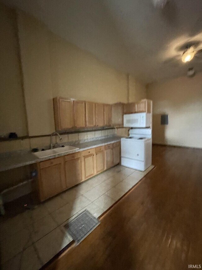 5 N Fourth St