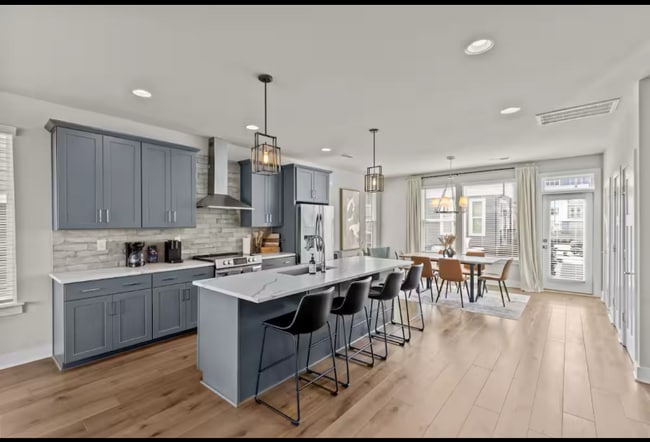 Photo - 2115 Isom St