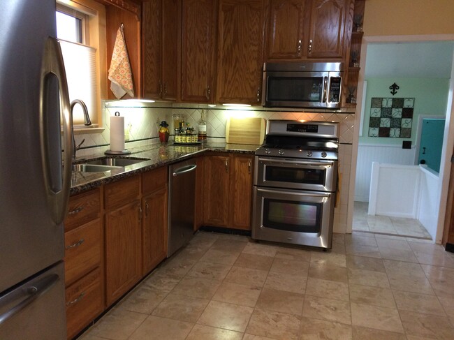 Large family friendly kitchen - 4938 Meade st House