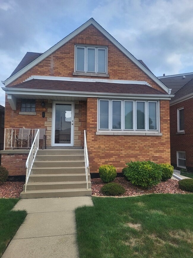 Building Photo - 5549 S Meade Ave