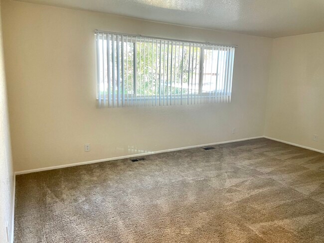 2HAB, 1BA - 1,000 ft²