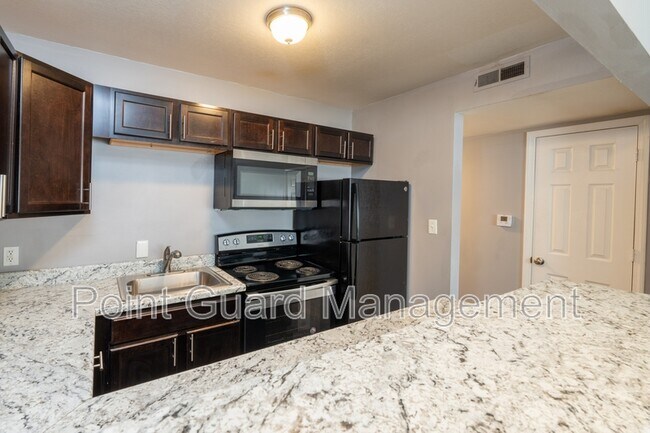 Photo - 2110 E 16th St N